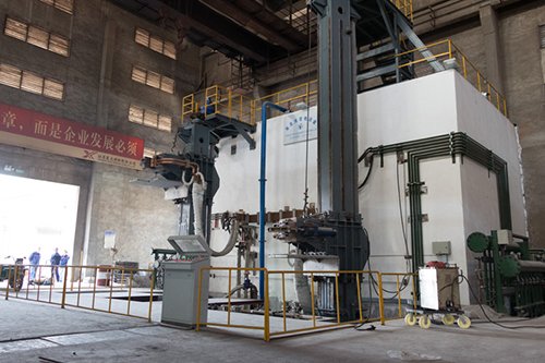 江蘇星火10+7.6噸多功能電渣爐熱試成功