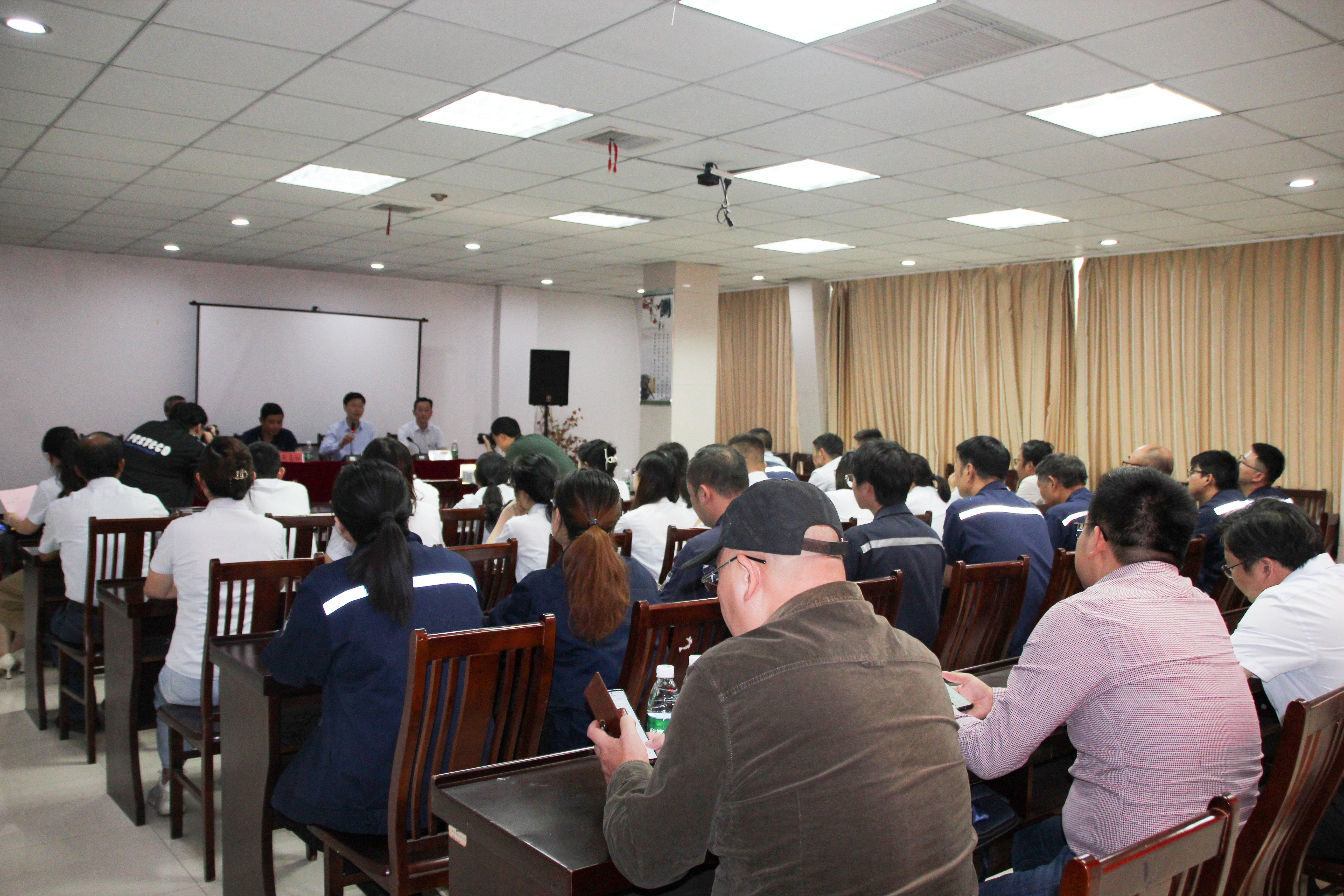 戴南鎮(zhèn)“思政教師進(jìn)企業(yè)，學(xué)習(xí)黨史鑄匠魂”宣講活動(dòng)走進(jìn)星火特鋼集團(tuán)